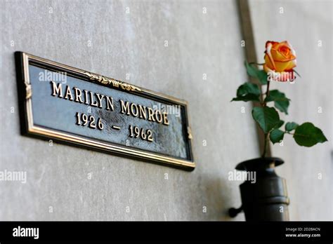 marilyn monroe's crypt photos